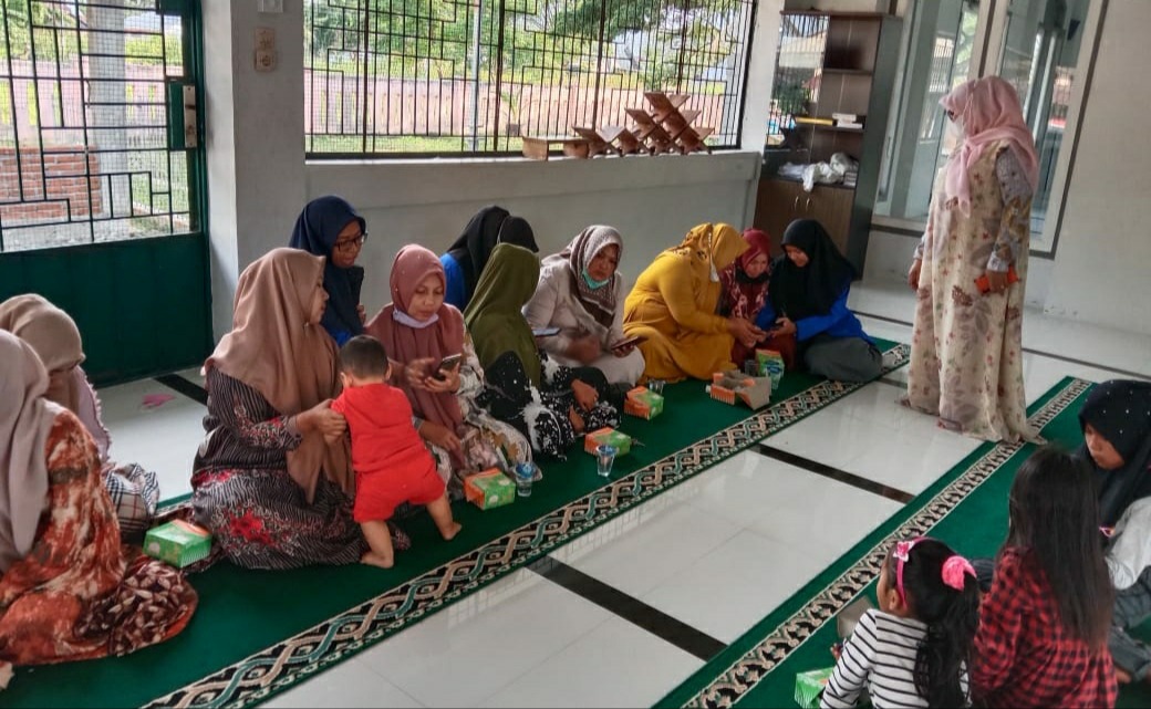 Dosen PGSD UBBG Beri Pelatihan IT untuk Ibu-Ibu Gampong Blang, Dampingi Anak-anak Belajar Daring