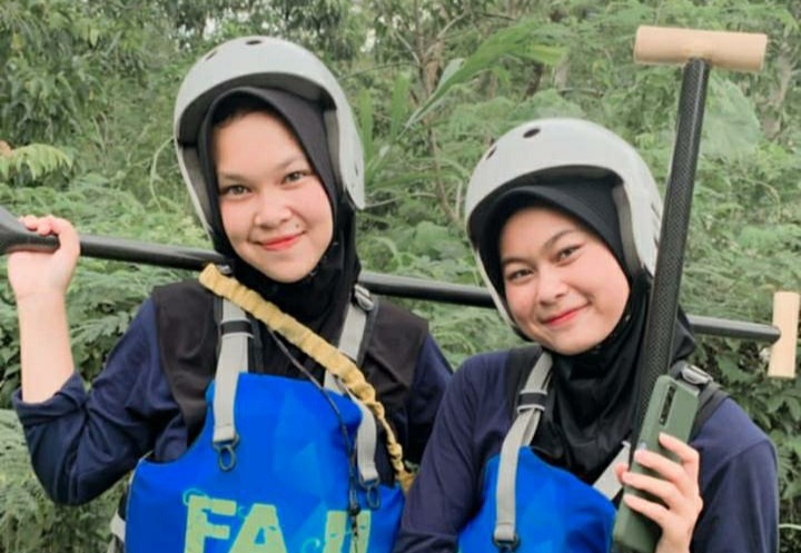 Dua Mahasiswi Penjas UBBG Ikut Kejurnas Arung Jeram