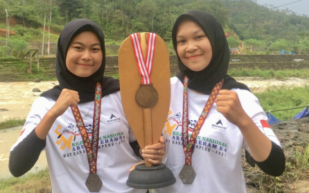 Mahasiswi Penjas UBBG Raih Juara III Lomba Arung Jeram Tingkat Nasional