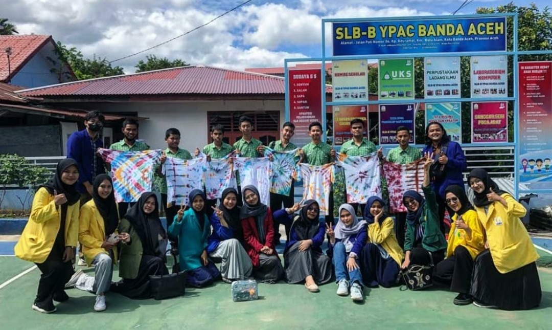 Mahasiswa dari Berbagai Perguruan Tinggi Indonesia yang Menjalani Program PMM di UBBG Adakan Kontribusi Sosial