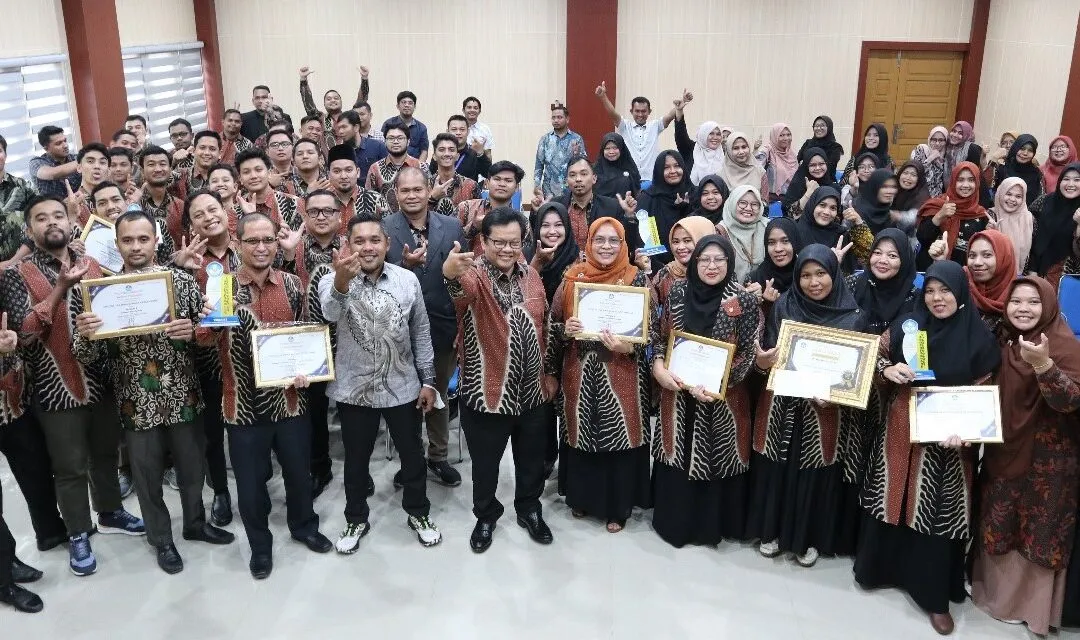 Rektor UBBG Apresiasi Unit Lembaga yang Meraih Juara pada Anugerah LLDikti Wilayah XIII Award 2023