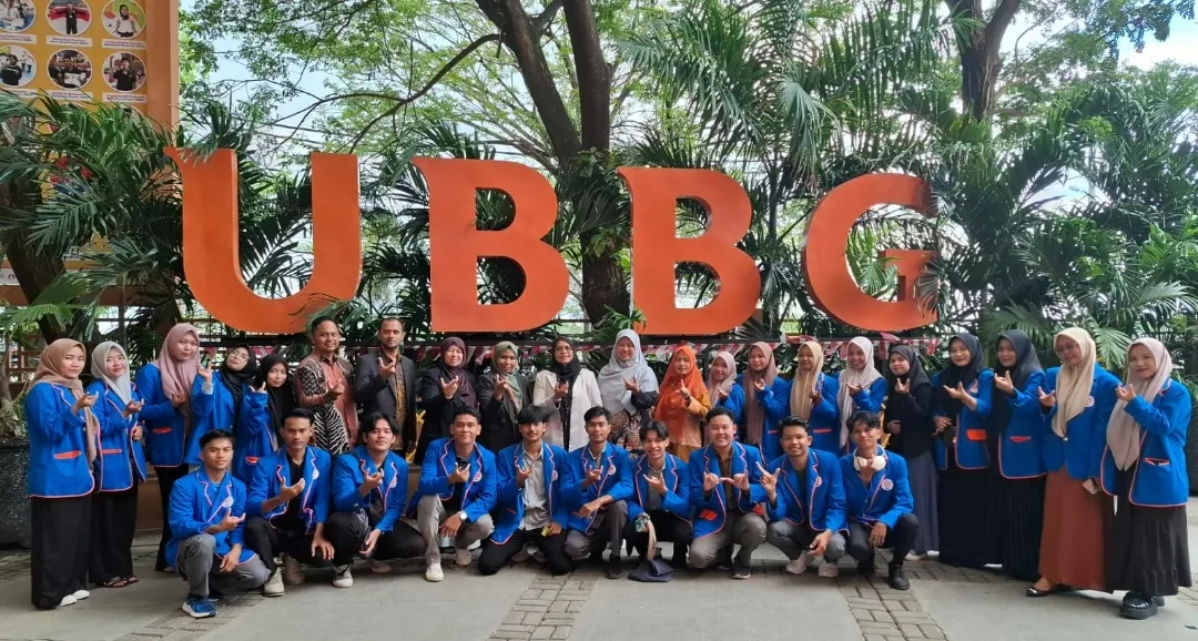 Rektor Lepas Puluhan Mahasiswa UBBG yang Akan Menjalani Program Asistensi Mengajar PKKM di Sumatera Utara