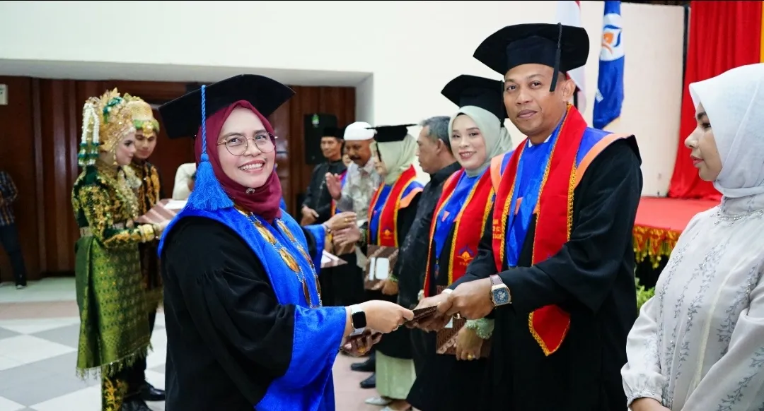 672 Lulusan UBBG Diwisuda, Ini Pesan Rektor Kepada Alumni