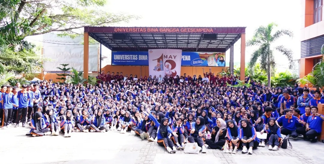 International Nursing Day 2025 di UBBG Berlangsung Meriah, Sejumlah Mahasiswa Terima Awards