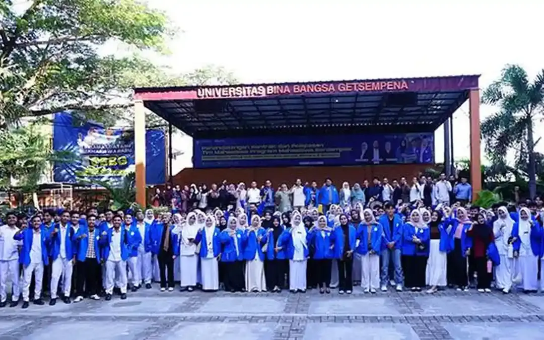 Rektor UBBG Lepas Mahasiswa yang Akan Menjalani Program Mahasiswa Berdampak untuk Pemulihan Bencana Sumatera