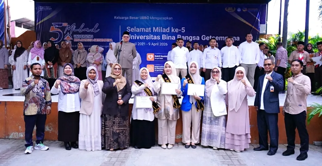Rektor Serahkan Penghargaan kepada Duta Baca Perpustakaan UBBG Tahun 2026