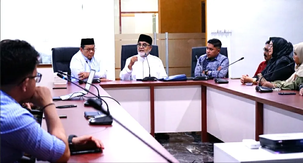 Kuliah Umum di UBBG, Chalidin Yacob Tegaskan Moral sebagai Pondasi Utama Pendidikan