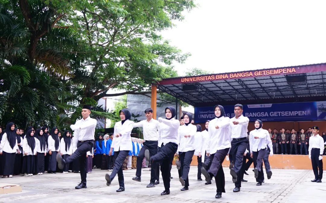 Mahasiwa Baru Ikut Upacara Perdana di UBBG, Rektor: Jadilah Insan Akademis yang Berkarakter